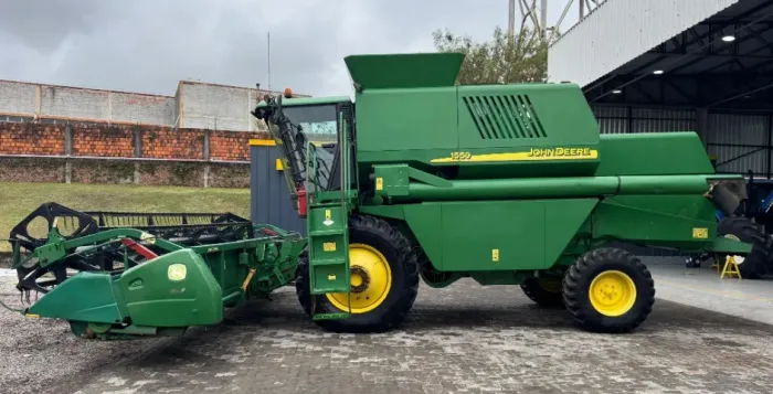 Colheitadeira John Deere 1550