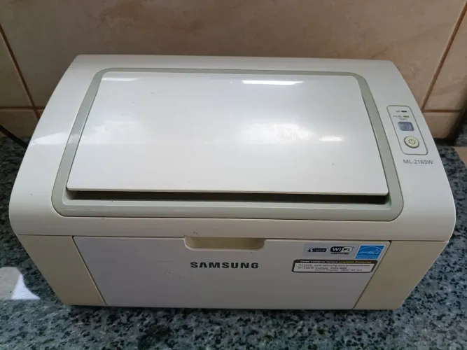 Vendo impressora Samsung ML2165w, wifi funcionando com apenas 3mil cópias ao total.