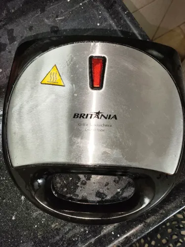 Sanduicheira e Grill Britânia Crome Inox 127V - Limpa e Conservada