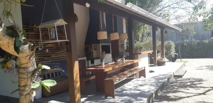 Alugo casa 2 dormitórios com suite, mobiliada na Praia de Fora