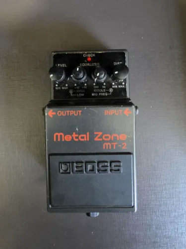 Pedal Boss MT-2 Metal Zone - distorção high gain