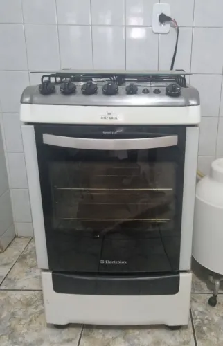 Fogão de piso Electrolux  Cheff Grill, acendimento automático+ acessórios $ 650.00 