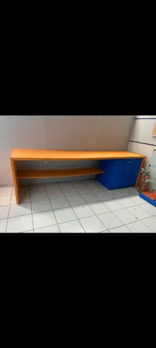 Balcão de madeira muito nova