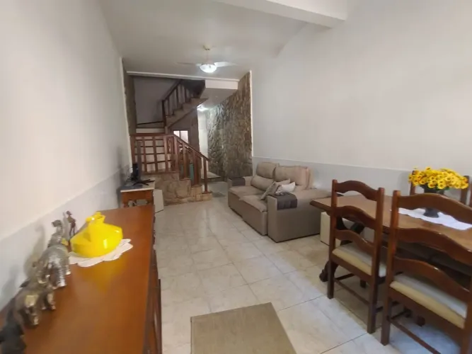 Casa de Vila de 3 andares no Catete