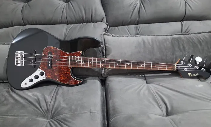 Baixo Eagle Jazz Bass