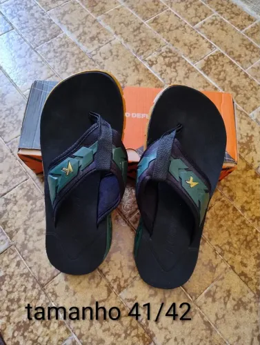 Vende-se chinelos Kenner novos, sensação do verão, consultar cor e numeração, aceita ?...