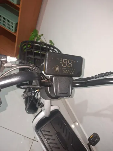 Bicicleta elétrica precisa trocar as baterias pois parou pq não foi recarregado