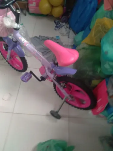 Bicicleta rosa de criança