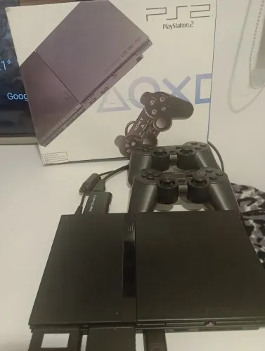 PS2 com dois controles