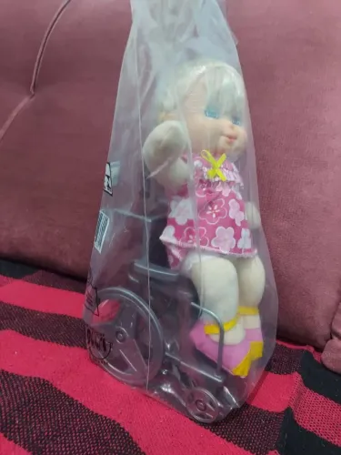 Boneca hebinha cadeirante da teleton