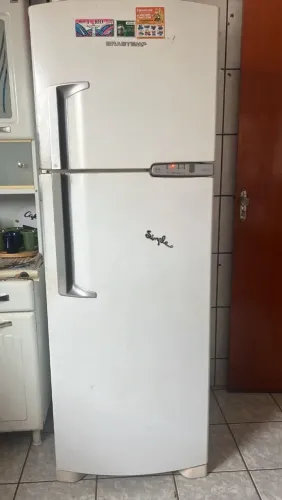 Vendo geladeira brastemp uma cama casal Box e colchão e uma ayrfray 2 climatizado usados 