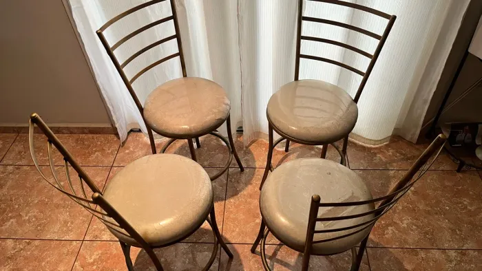 Quatro cadeiras