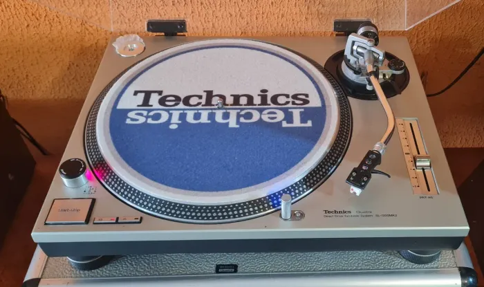 Toca Discos Technics SL 1200 MK2 com case, shell, agulha e tampa, IMPECÁVEL
