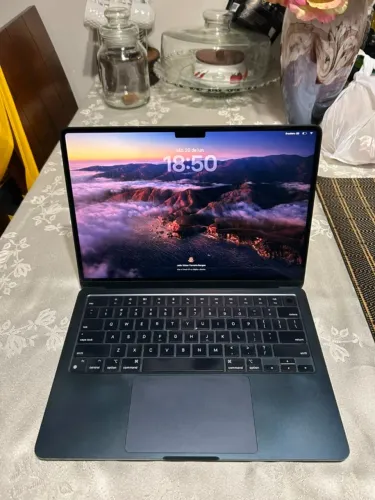 MacBook Air M2 256GB SSD 8GB RAM
