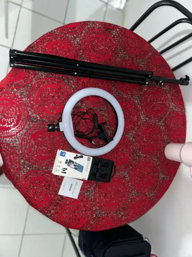 Kit tripé, vem o tripé, e microfone novo na caixa 