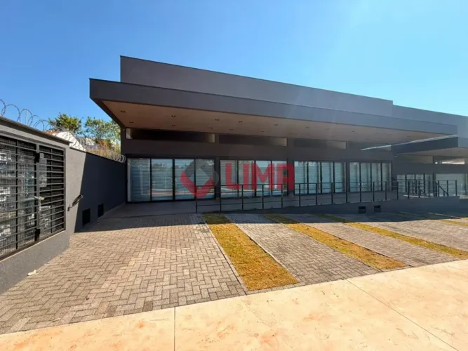 Loja para locação com 198,90 m² e 02 banheiros na galeria comercial localizada na Av. Come