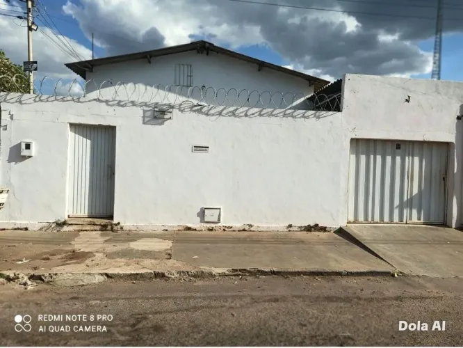 OPORTUNIDADE ÚNICA: 2 CASAS NO MESMO LOTE - JÁ DANDO RENDA!