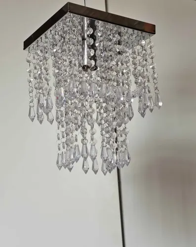 Lustre com pedras acrílicos - novo