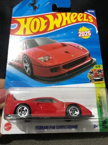 Ferrari Hot Wheels vermelha