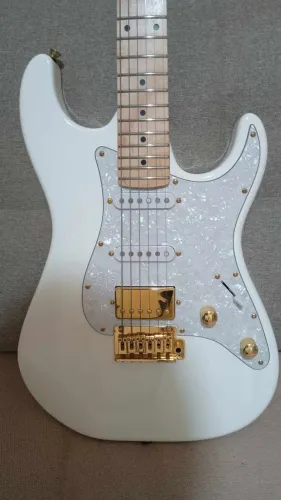 Guitarra Seizi Katana Golden