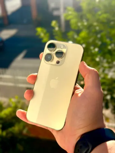 IPhone 14 Pro gold
