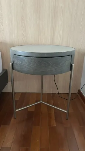 Mesa de cabeceira Artefacto