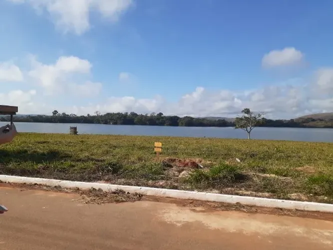 Lote à Beira do Lago em Condomínio Náutico Alto Padrão