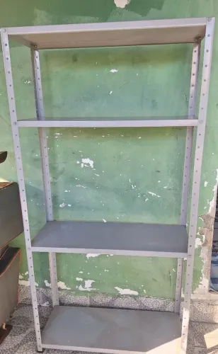 Estante de aço em ótimo estado