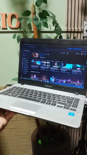 SAMSUNG ESSENTIALS - DESEMPENHO ÓTIMO - LEIA A DESCRIÇÃO