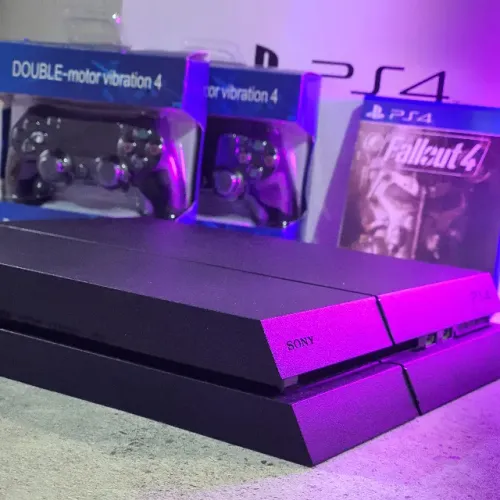 PS4 Fat com dois controles novos