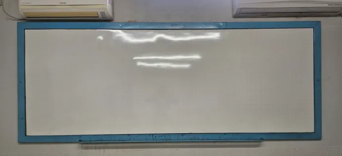 Vendo quadro de fórmica branca para escola medindo 1,23 de altura por 3,25 de largura.  
