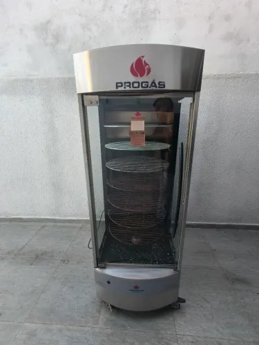 Vende-se Máquina de Frango Assado
