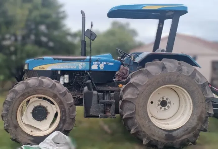 Trator New Holland 7630