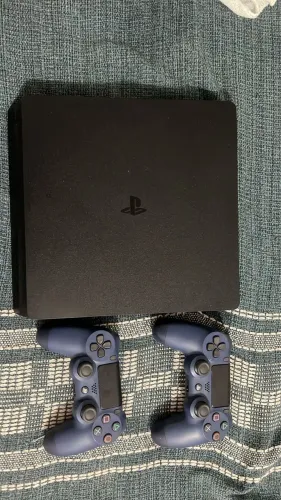 Ps4 slim 500 giga acompanha 2 controles originais e cabos, único dono 