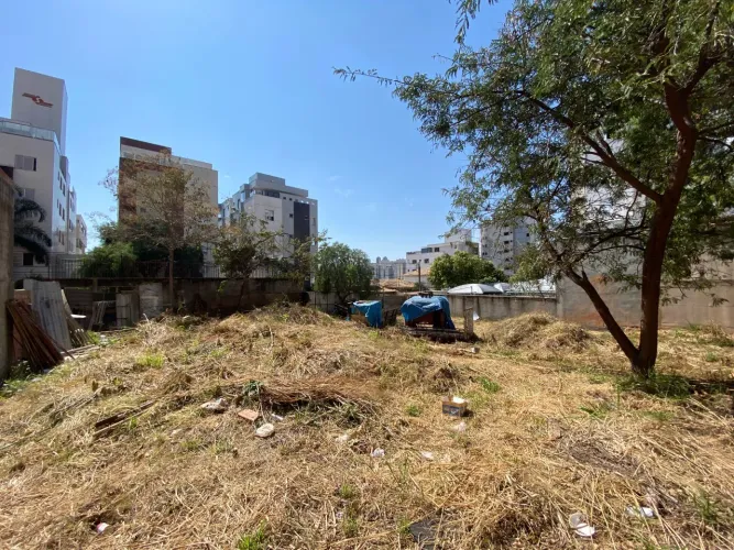 Lote a venda no Bairro Castelo
