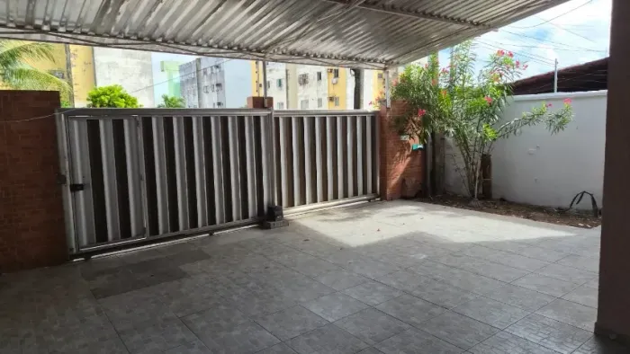 Ótima casa nos Bancários, com 3 quartos