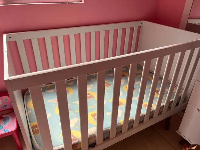 Berço e Colchão de Bebê 