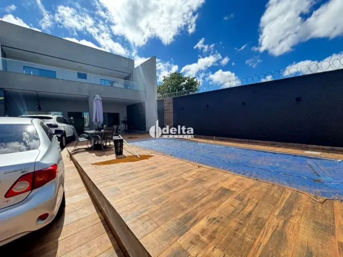 Casa residencial com 4 quartos sendo 1 suíte disponível para locação e Venda no bairro Sho