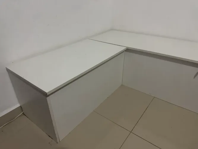 Banco baú planejado + mesa de vidro