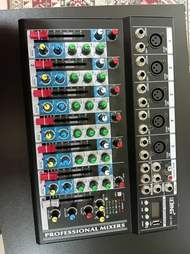 Mesa som, Câmeras e microfone