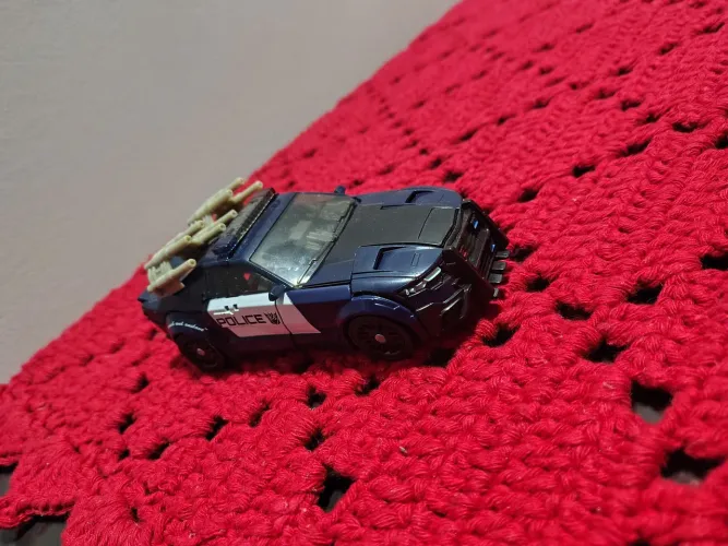 Transformers TLK Deluxe Barricade 2017 completo