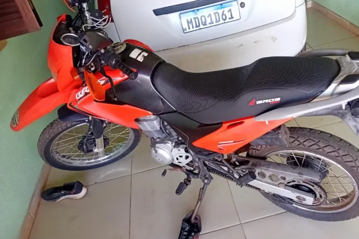 MOTO  BOA E BARATA 