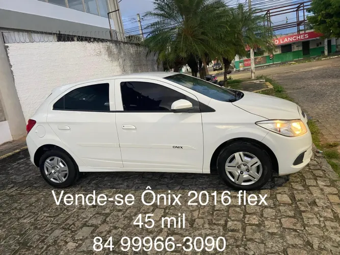 Chevrolet Onix Hatch LS 1.0 8V Flex Power Mec. 4P 2016