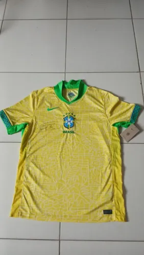 Vendo camisa da seleção autógrafada pelo Andrick