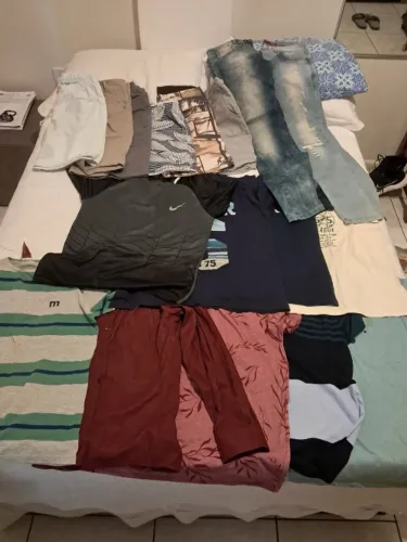 Roupas masculinas usadas