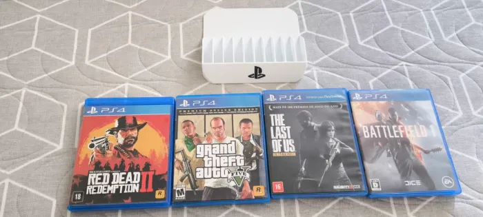 4 jogos PlayStation 4 Red Redemption 2<br>Batlefield 1<br>The last of us Remasterizado <br>GTA V