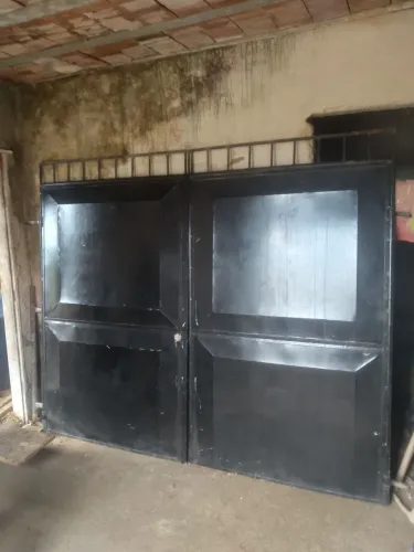 Vende se um portao de 2 banda no precinho interessado é só fala 