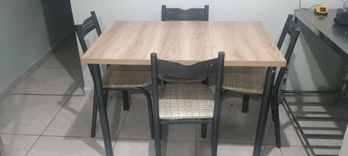 Mesa para cozinha 4 lugares