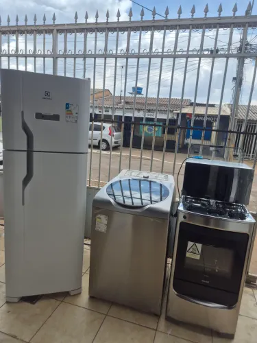 Geladeira fogão tamquinho micro-ondas bem novinhos