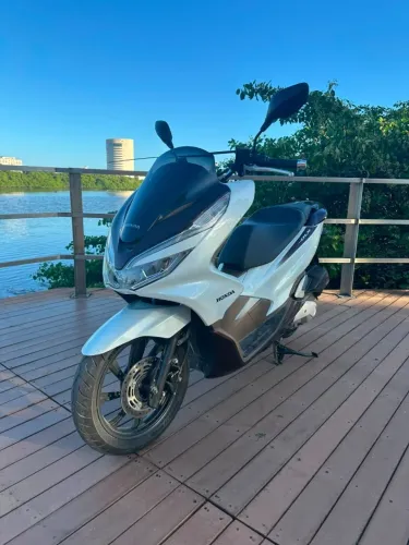 PCX DLX 2021 com 7 mil km apenas (freio ABS e chave presencial)
